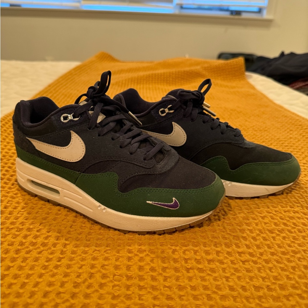 Nike Air Max 1 Gorge Green Women’s size 6.5